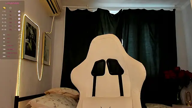Snapshot of Fire_moth chatting on July 23, 2026, 7:16 am Fire moth online show from July 23, 2026, 7:16 am