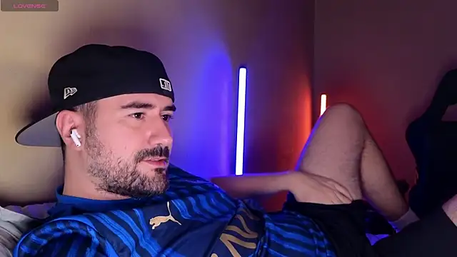 DominantTheo online show from April 10, 2026, 3:13 am