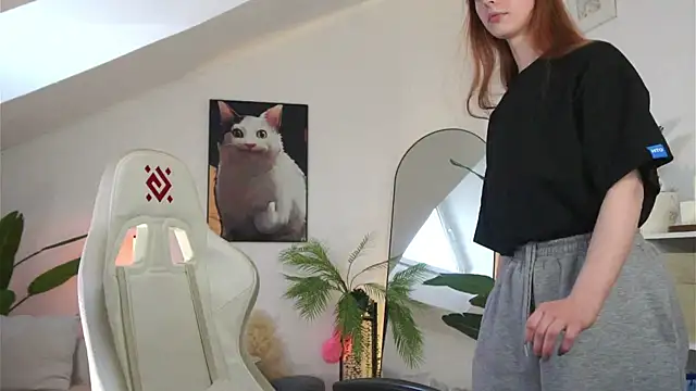 doll lesli online show from March 7, 2026, 12:32 pm