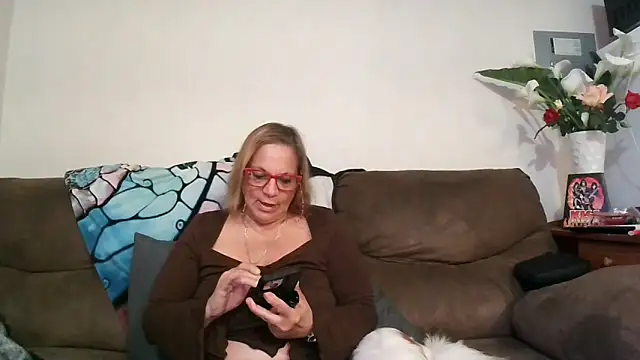 Snapshot of Victoria121565 chatting on April 2, 2026, 2:30 am Victoria121565 online show from April 2, 2026, 2:30 am