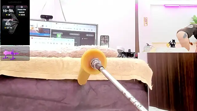 Paulina Davis  online show from February 19, 2026, 12:29 am