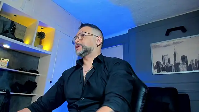 MrFrank tattoo online show from February 27, 2026, 10:37 am