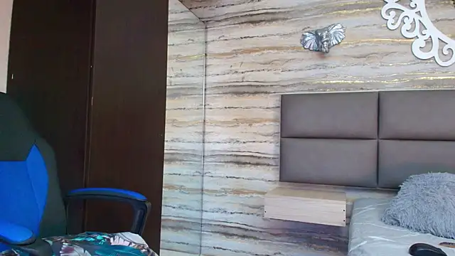 oliver  brown online show from November 23, 2025, 11:04 pm