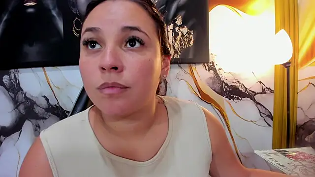 Snapshot of LizzRouse chatting on June 20, 2026, 9:20 pm LizzRouse online show from June 20, 2026, 9:20 pm