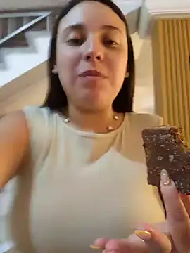 LizzRouse online show from April 6, 2026, 8:54 pm