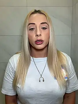 Strongqueen online show from June 4, 2026, 7:51 pm