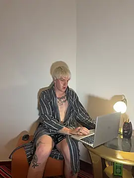 D anielll online show from June 4, 2026, 11:42 pm