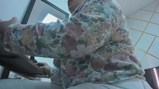  rebecca1 online show from January 11, 2026, 4:47 pm