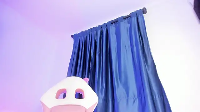 perla7777 online show from February 17, 2026, 11:57 pm