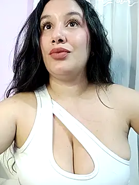 Snapshot of Deina_bunny chatting on September 11, 2025, 1:05 am Deina bunny online show from September 11, 2025, 1:05 am