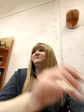 Snapshot of Office_Albertina chatting on June 9, 2026, 10:11 pm Office Albertina online show from June 9, 2026, 10:11 pm