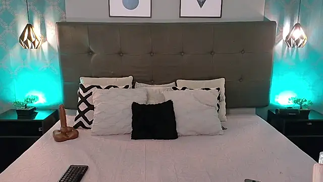 Snapshot of Madisonsmiith chatting on October 25, 2025, 9:15 pm Madisonsmiith online show from October 25, 2025, 9:15 pm