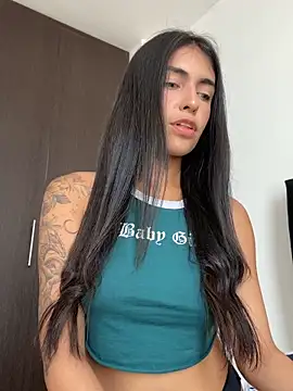 DaphneUwu online show from April 19, 2026, 2:51 pm