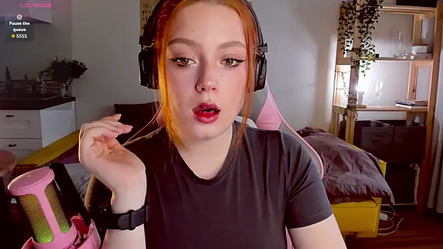 Snapshot of Sofy_Benson chatting on September 17, 2025, 8:27 am Sofy Benson online show from September 17, 2025, 8:27 am