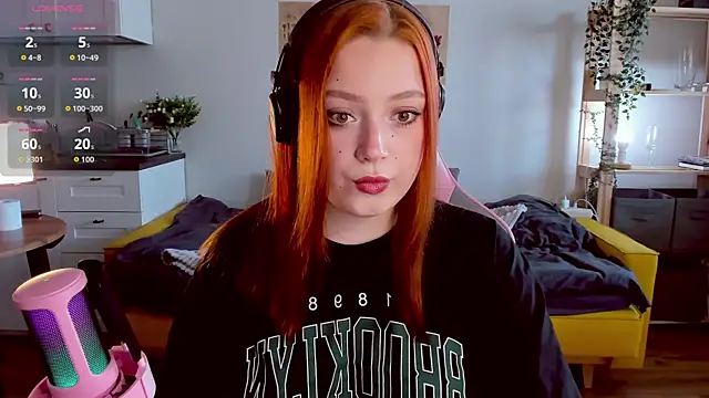 Snapshot of Sofy_Benson chatting on September 10, 2025, 10:36 am Sofy Benson online show from September 10, 2025, 10:36 am