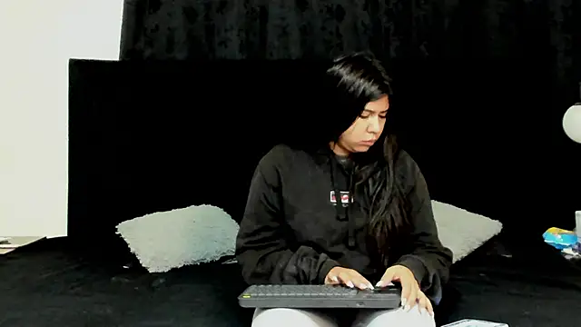 lissandthor13 online show from December 19, 2025, 10:17 am