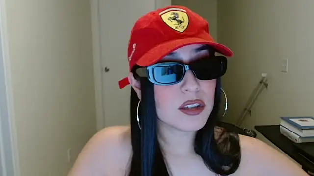 Sassy Latina online show from December 2, 2025, 3:07 am