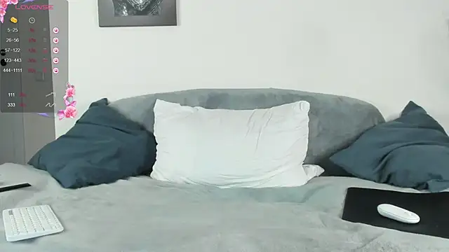 PoisonEvelyn online show from October 7, 2025, 10:38 am