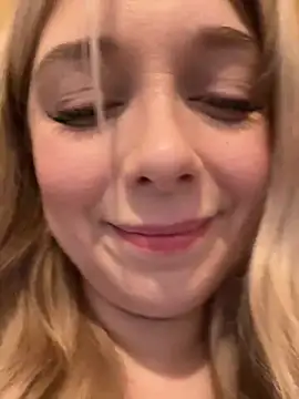 CherryAuroraa online show from December 19, 2024, 9:51 am