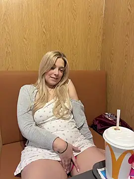 Snapshot of CherryAuroraa chatting on March 10, 2026, 2:10 pm CherryAuroraa online show from March 10, 2026, 2:10 pm