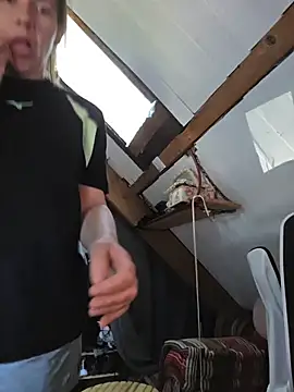 Lina lou4 online show from April 8, 2026, 2:07 pm