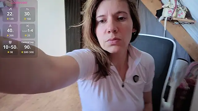 Lina lou4 online show from April 14, 2026, 3:28 pm