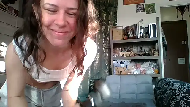 SuzieWanKenobi online show from December 4, 2024, 1:58 pm