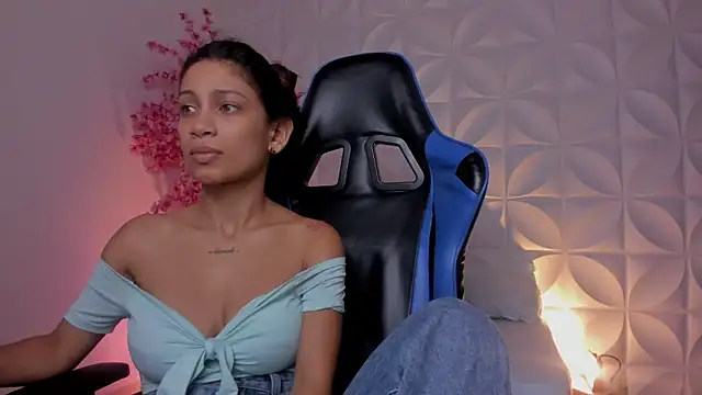 cora 22 online show from December 4, 2025, 12:48 pm