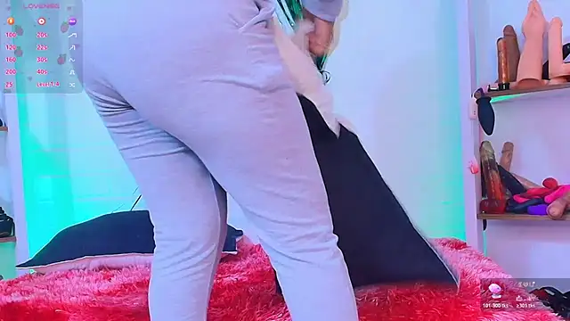 louise nails online show from March 25, 2026, 12:48 pm