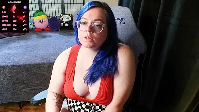 Snapshot of KiraSpitQueen chatting on December 13, 2024, 1:59 am KiraSpitQueen online show from December 13, 2024, 1:59 am