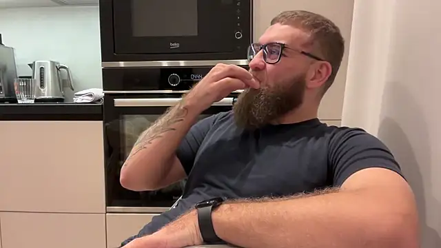 Bear bear  online show from November 12, 2025, 11:25 am