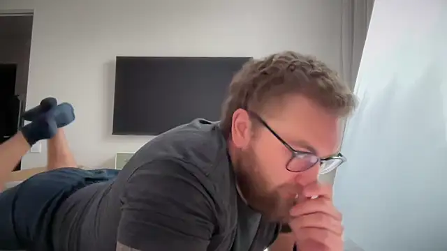 Bear bear  online show from April 22, 2026, 9:38 am