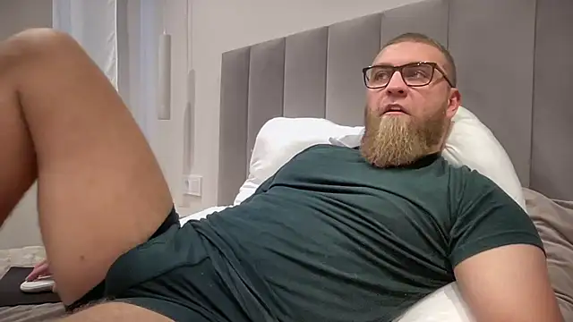 Bear bear  online show from October 9, 2025, 11:11 am