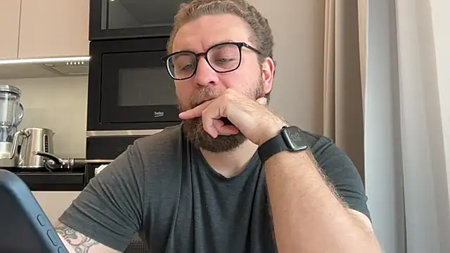 Bear bear  online show from April 14, 2026, 9:03 am