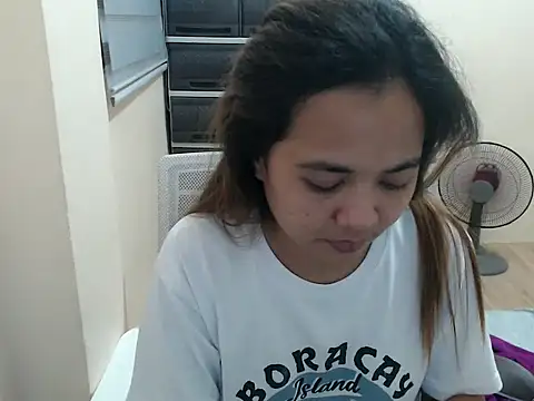 xTheLastVIRGINx online show from April 3, 2026, 5:08 pm