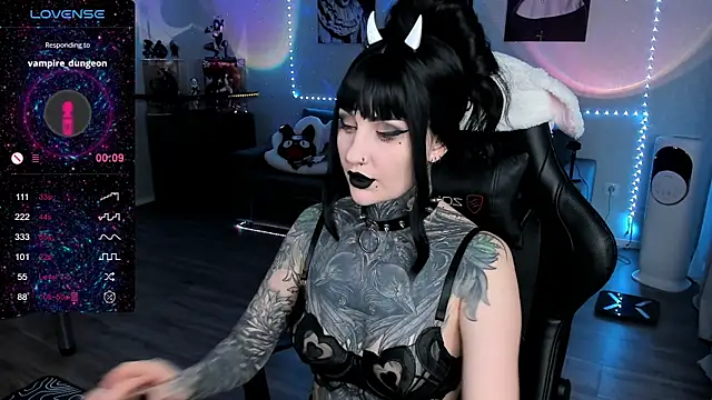 Snapshot of RachelQueen_ chatting on February 22, 2025, 10:51 am RachelQueen  online show from February 22, 2025, 10:51 am