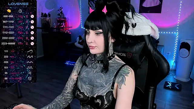 Snapshot of RachelQueen_ chatting on February 23, 2025, 11:11 am RachelQueen  online show from February 23, 2025, 11:11 am