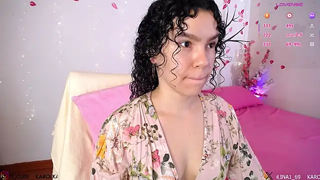 Snapshot of Karolina_1 chatting on April 20, 2026, 2:07 pm Karolina 1 online show from April 20, 2026, 2:07 pm