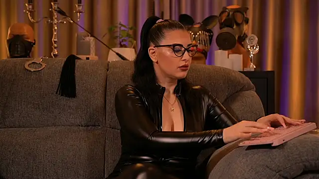 kelly kent online show from September 28, 2025, 9:33 pm