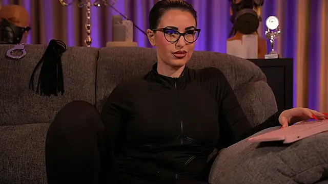 kelly kent online show from March 3, 2025, 4:43 am