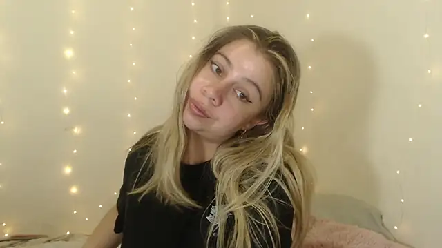 SweetSofty online show from October 18, 2025, 9:17 pm