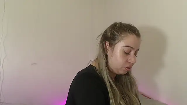 SweetSofty online show from October 28, 2025, 9:47 pm