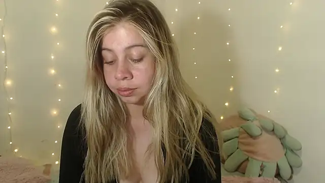 SweetSofty online show from October 6, 2025, 11:38 pm