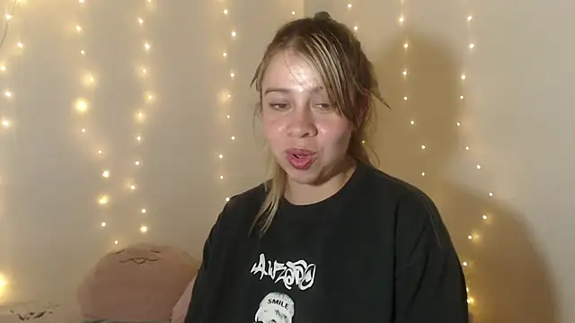 SweetSofty online show from April 14, 2026, 10:15 pm