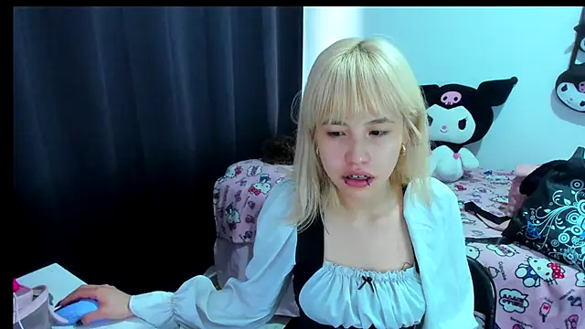 Akane-Mou online show from December 22, 2025, 4:40 pm