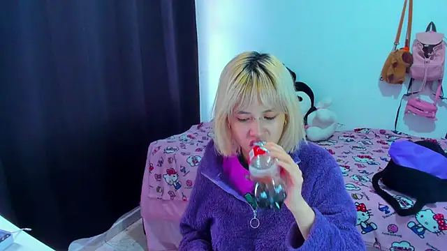 Akane-Mou online show from April 22, 2026, 8:26 pm