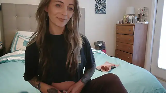 Heyitsmee33 online show from February 21, 2026, 8:55 pm