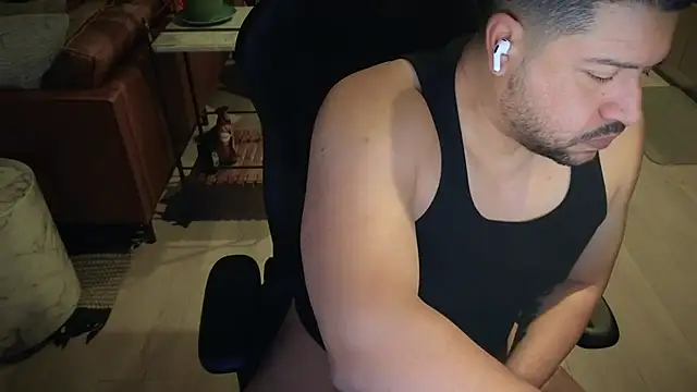 HungandThickLatin online show from November 10, 2025, 11:26 am