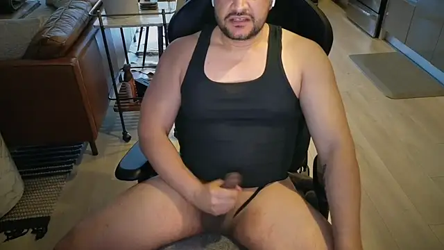 HungandThickLatin online show from February 5, 2026, 1:01 am