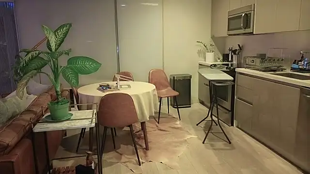 HungandThickLatin online show from October 26, 2025, 8:59 am